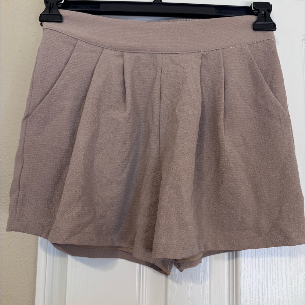 Wishlist Pleated Lined  High-Waist Women's Shorts in Taupe size small